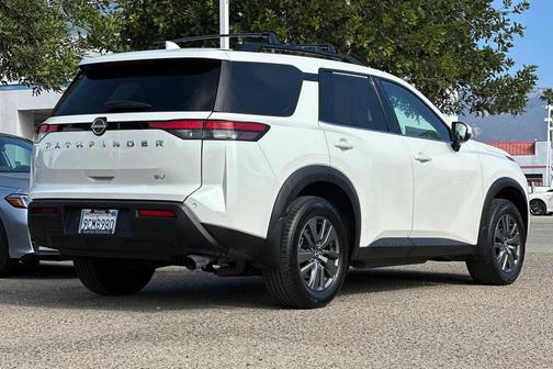 2022 Nissan Pathfinder SV