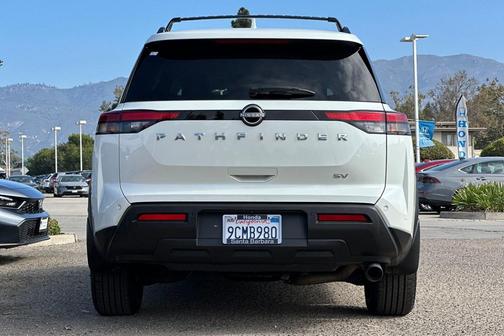 2022 Nissan Pathfinder SV