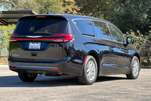 Diamond Black 2024 Chrysler Pacifica Touring-L