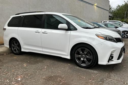 2019 Toyota Sienna SE