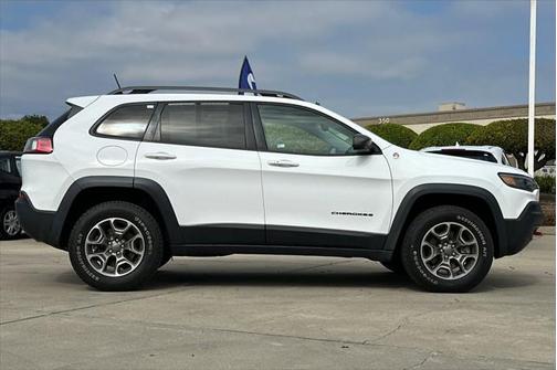 Bright White Clearcoat 2020 Jeep Cherokee Trailhawk