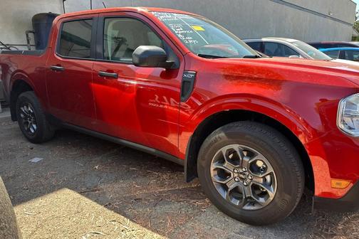 Hot Pepper Red Metallic Tinted Clearcoat 2024 Ford Maverick XLT