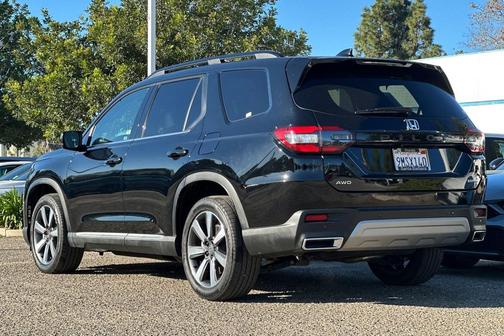 2024 Honda Pilot Touring