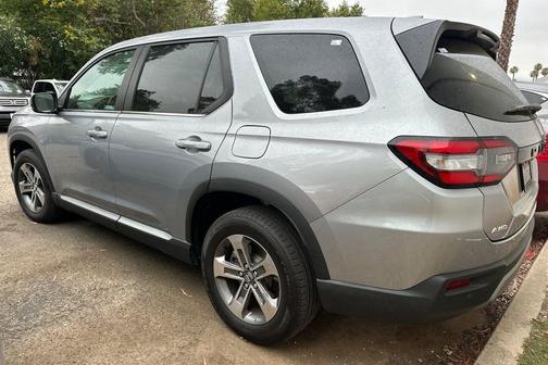 Lunar Silver Metallic 2024 Honda Pilot EX-L