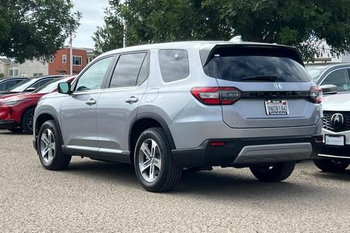 Silver 2024 Honda Pilot EX-L
