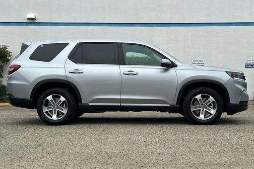 Lunar Silver Metallic 2024 Honda Pilot EX-L
