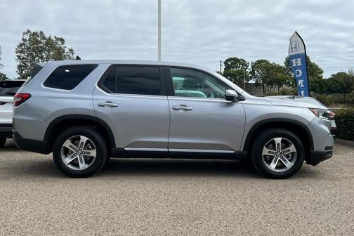Silver 2024 Honda Pilot EX-L