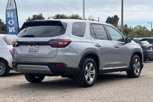 Silver 2024 Honda Pilot EX-L