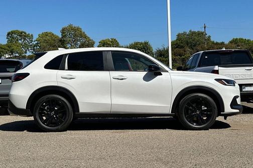 Platinum White Pearl 2026 Honda HR-V Sport