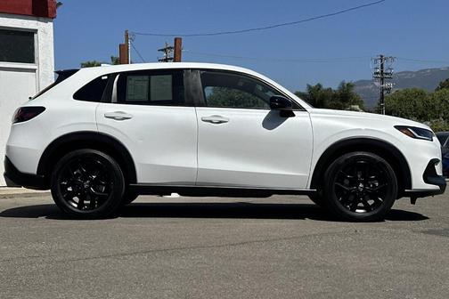 Platinum White Pearl 2024 Honda HR-V Sport