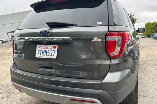 Magnetic Metallic 2016 Ford Explorer Limited