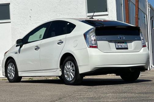 Blizzard Pearl 2015 Toyota Prius Plug-in Base