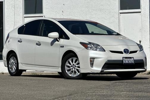 Blizzard Pearl 2015 Toyota Prius Plug-in Base