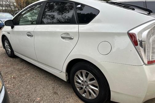 Blizzard Pearl 2015 Toyota Prius Plug-in Base
