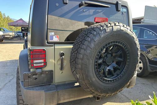 Billet Silver Metallic Clearcoat 2016 Jeep Wrangler Unlimited Sport