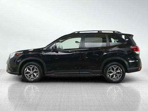 Crystal Black Pearl 2024 Subaru Forester Premium