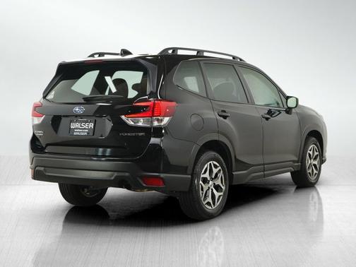 Crystal Black Pearl 2024 Subaru Forester Premium