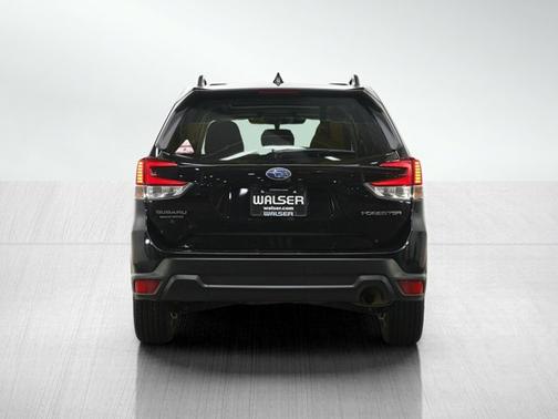 Crystal Black Pearl 2024 Subaru Forester Premium