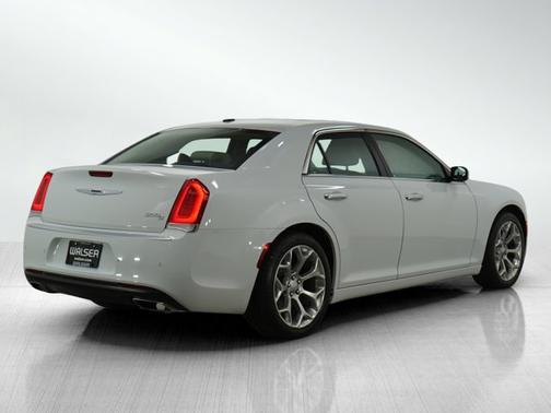 2016 Chrysler 300C Platinum