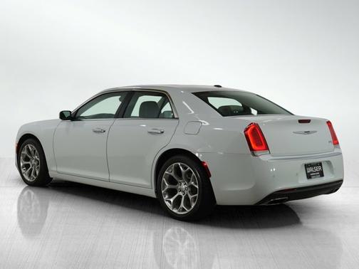 2016 Chrysler 300C Platinum