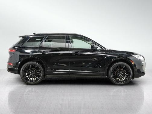 Infinite Black Metallic Clearcoat 2024 Lincoln Corsair Reserve
