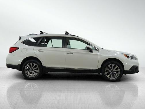 Crystal White Pearl 2017 Subaru Outback Touring