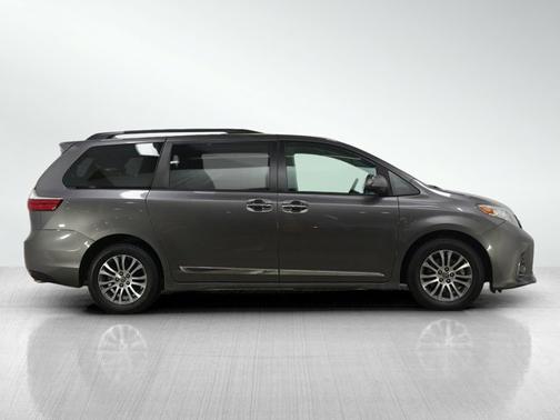 2019 Toyota Sienna XLE Premium