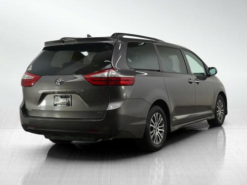 2019 Toyota Sienna XLE Premium