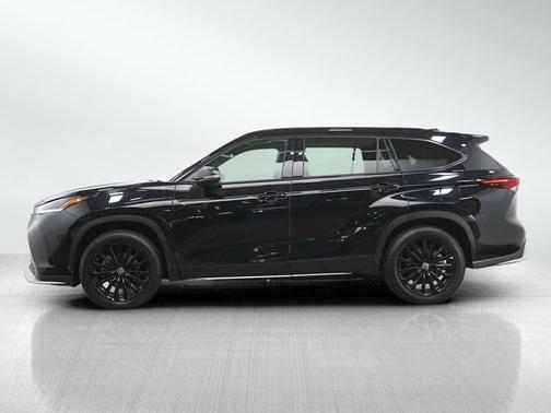 Midnight Black Metallic 2025 Toyota Highlander XSE