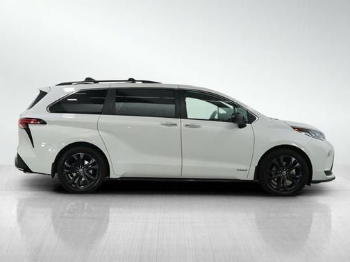 2021 Toyota Sienna XSE 7 Passenger