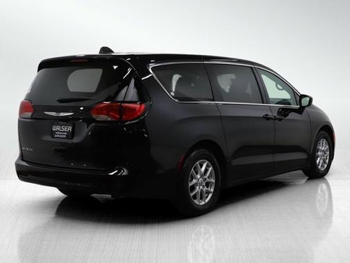 2024 Chrysler Voyager LX