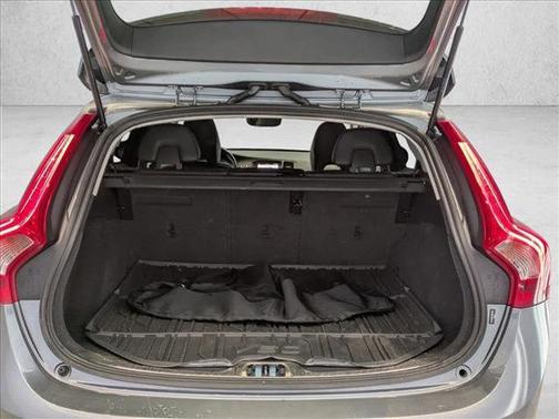 2017 Volvo V60 Cross Country T5