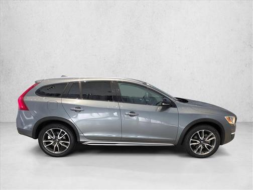2017 Volvo V60 Cross Country T5