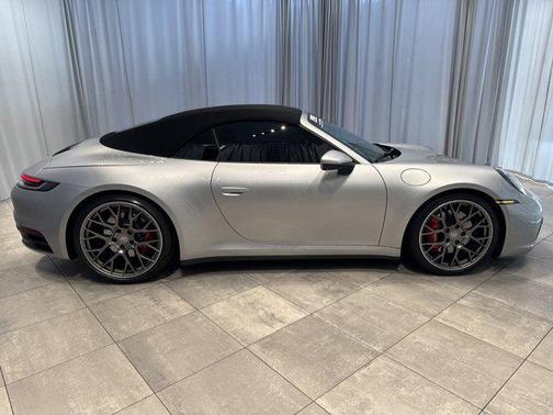 2020 Porsche 911 Carrera 4S Cabriolet