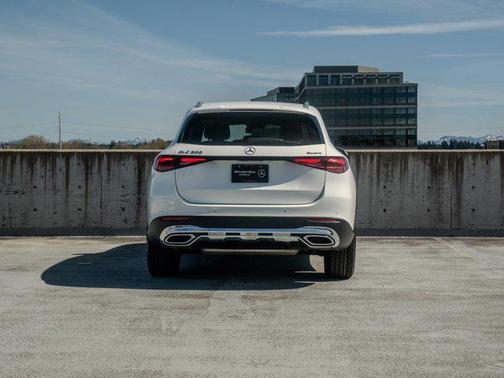 Polar White 2023 Mercedes-Benz GLC 300 4MATIC