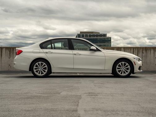 Alpine White 2018 BMW 320 i