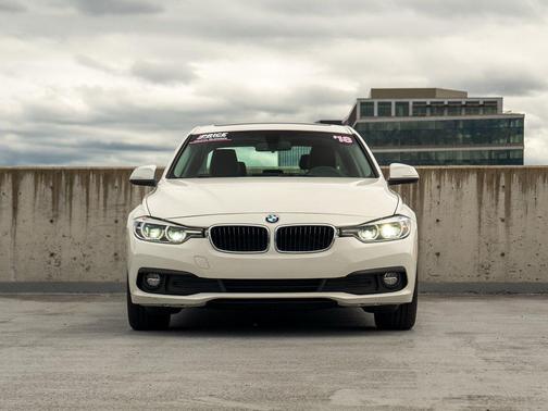 Alpine White 2018 BMW 320 i