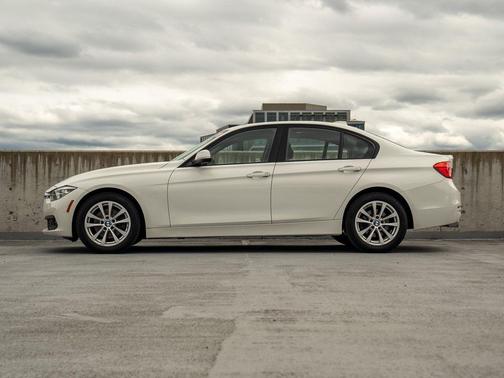 Alpine White 2018 BMW 320 i