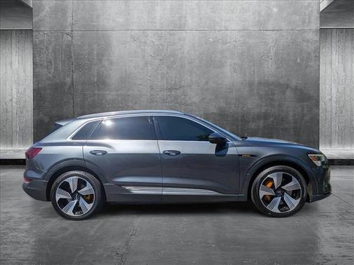 2019 Audi e-tron Premium Plus