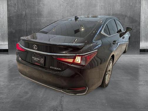 2023 Lexus ES 300h Ultra Luxury