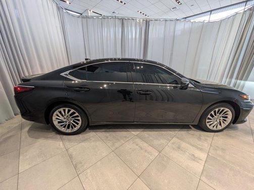 2023 Lexus ES 300h Ultra Luxury