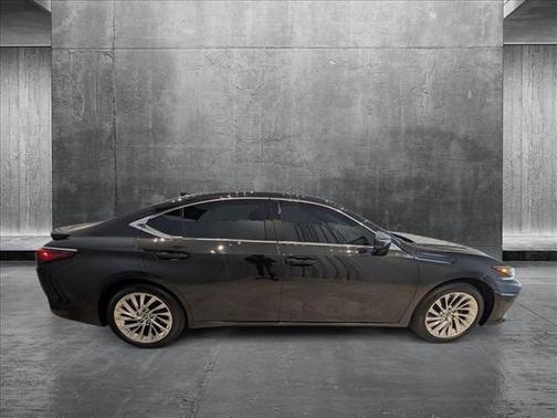 2023 Lexus ES 300h Ultra Luxury