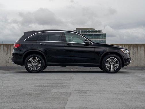 Black 2022 Mercedes-Benz GLC 300 4MATIC
