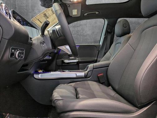 2025 Mercedes-Benz GLB 250 4MATIC