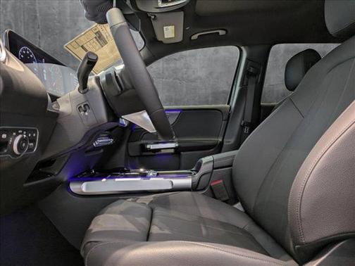 2025 Mercedes-Benz GLB 250 4MATIC