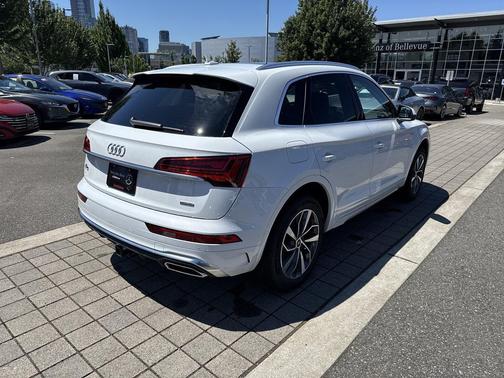 Glacier White Metallic 2023 Audi Q5 45 S line Premium Plus