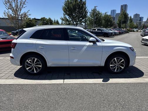 Glacier White Metallic 2023 Audi Q5 45 S line Premium Plus