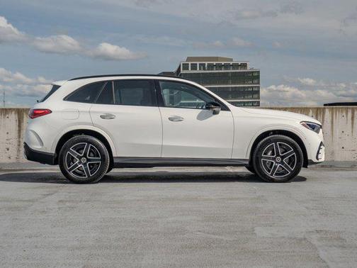 Polar White 2024 Mercedes-Benz GLC 300 4MATIC