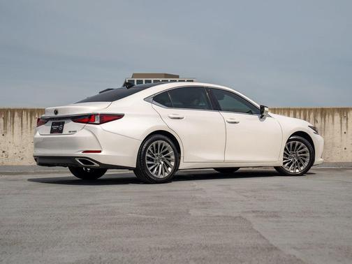 Eminent White Pearl 2019 Lexus ES 350 Luxury