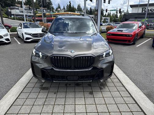 Manhattan Green Metallic 2025 BMW X5 xDrive40i
